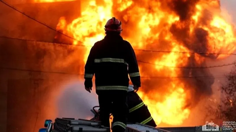 Comment a été éteint l'incendie de la sous-station de la HÉC, dans quel état se trouvent les sauveteurs affectés par la fumée : le ministère de l'Intérieur a publié une vidéo.
