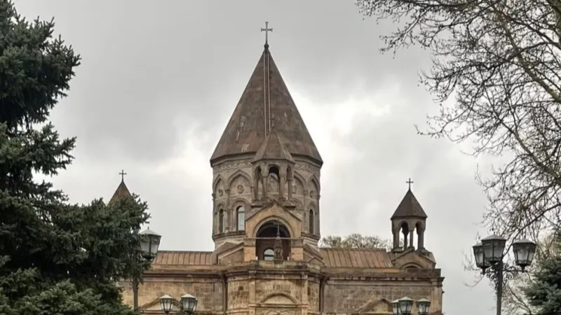 Es wurde ein Untersuchungsausschuss des Parlaments eingerichtet, um die Situation rund um die Kirche zu untersuchen.