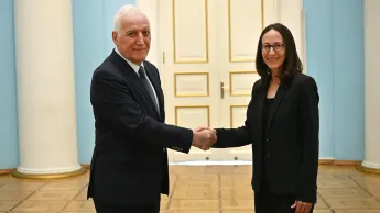 Կանադայի դեսպանը նախագահ Վահագն Խաչատուրյանին հանձնեց հավատարմագրերը Հայաստանում